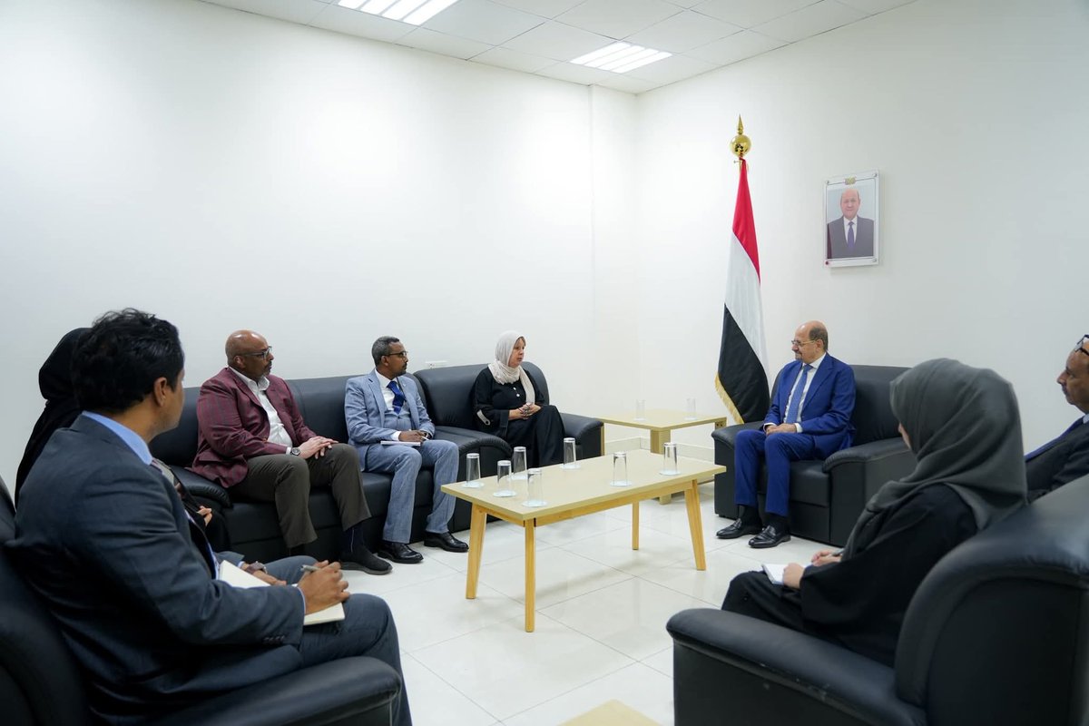 وزير الخارجية وشؤون المغتربين د.شائع محسن الزنداني  يلتقي مديرة مكتب الأوتشا الجديد في اليمن السيدة كارن بوغن، مرحباً بها ومؤكداً حرص الحكومة على تعزيز التعاون وتسهيل عمل المنظمات الإنسانية، مع التشديد على احترام سيادة الدولة كما جرى بحث تنسيق الجهود لتلبية الاحتياجات الإنسانية