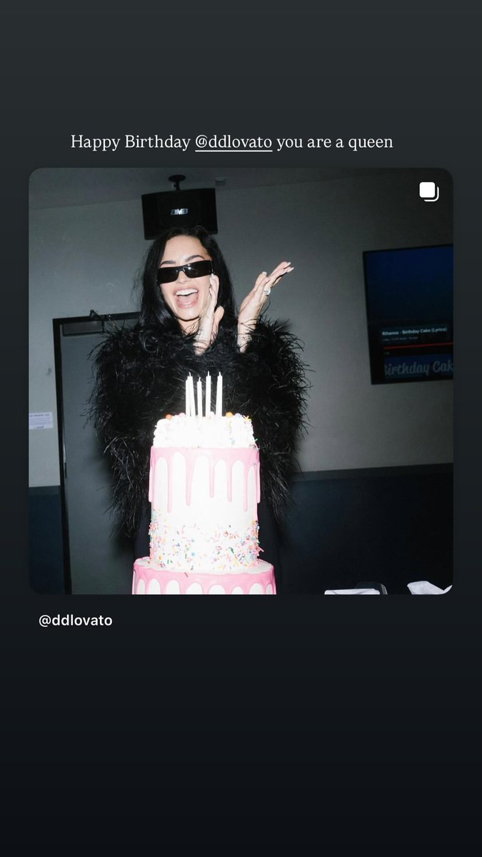<a href="/ddlovato/">Demi Lovato</a> "Feliz aniversário, <a href="/ddlovato/">Demi Lovato</a>. Você é uma rainha!".

📸 Brandon Creed, empresário de Demi, via Instagram story.