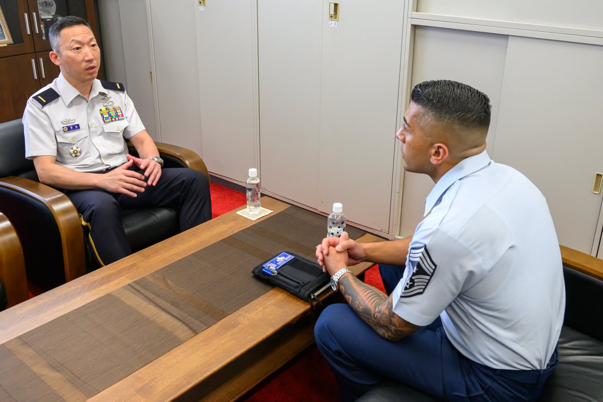 貴重、非売品、在日米軍HSM-77最先任上級曹長名前入り贈呈用 erica2.jpg