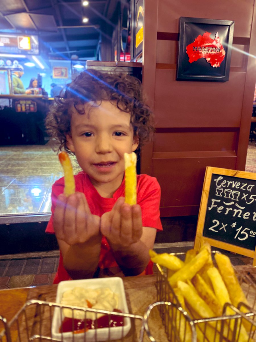 Prisca735's tweet photo. Un papita lover a la vista  🍟 disfrutando del refill en Moreton BBQ TRAILER
#diamundialdelaspapasfritas https://t.co/2AuSaQ2yft