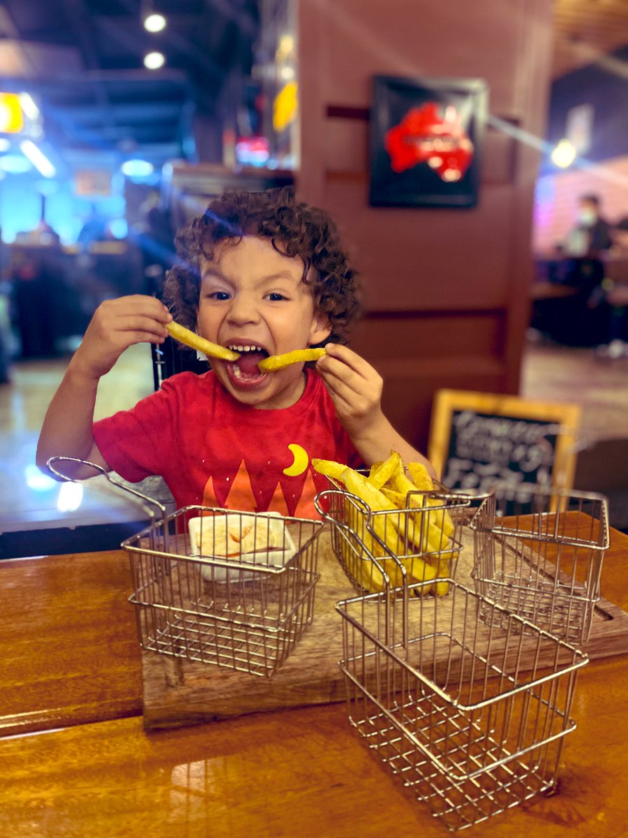 Prisca735's tweet photo. Un papita lover a la vista  🍟 disfrutando del refill en Moreton BBQ TRAILER
#diamundialdelaspapasfritas https://t.co/2AuSaQ2yft