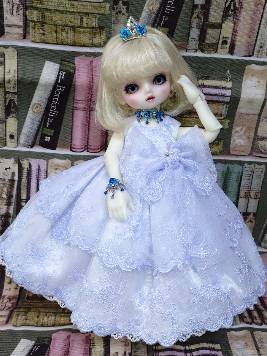 いつもの金髪碧眼がお気に入りですが、久しぶりにアイとウィッグを変えてみました💜こっちも可愛い✨️

薔薇のチョーカーとブレスレットは
<a href="/Madrigal7Luna/">Ｍadrigal</a> 　様
アクセサリーは自分でも作るけど
やっぱりこれが好き🌹