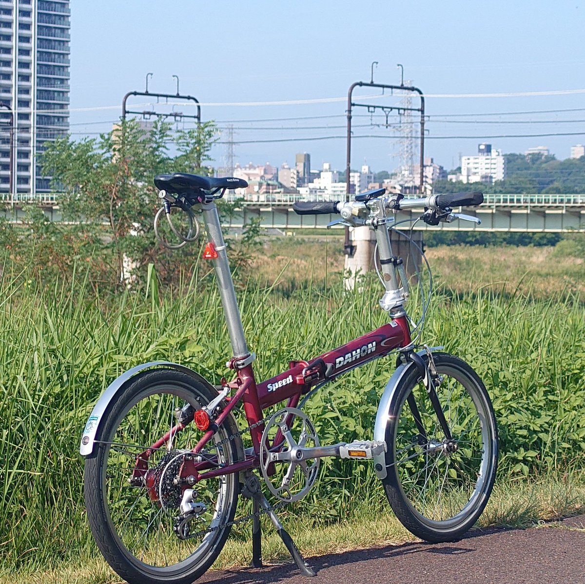 syg_hira's tweet photo. 朝9時前なのに日陰でも34℃
今日の #朝のサイクリング は早めに退散
#dahonbikes #dahonspeed #dahonclassic #minivero #ミニベロ #小径車 #foldingbike #折りたたみ自転車 #自転車のある風景
#多摩川サイクリングロード https://t.co/29u8yz6v8C