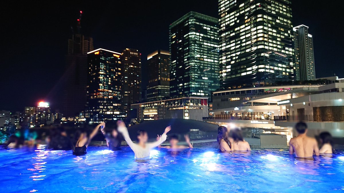 この夏、どっこにも行ってなかったのでせめてもの旅行気分で梅田のグラングリーンにあるスパ＆プール「うめきた温泉蓮」に行ってきました❢
めっちゃリフレッシュ出来た〜
温泉もいろんな種類があって、ナイトプールもオシャレで料理もめっちゃ美味しかった❢