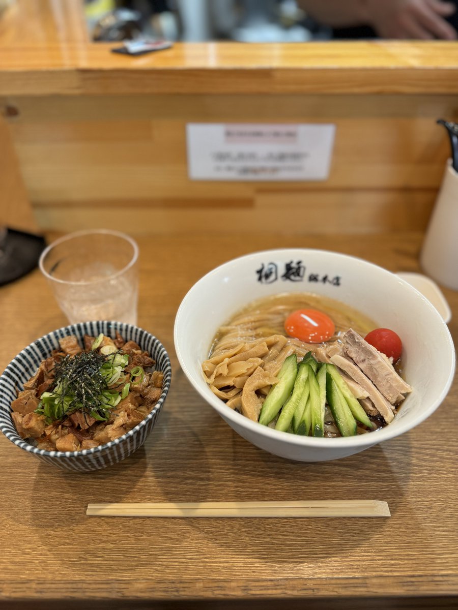 2025年ラーメン51食目

久々に来たけど、やっぱりここは限定とつけ麺の店です