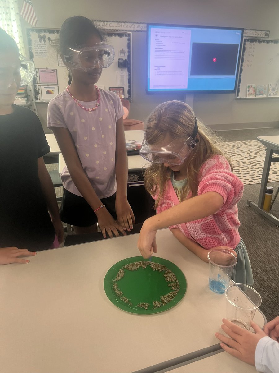 parisin3rd's tweet photo. Mrs. Paris's 3rd graders designed and constructed an experiment to explore germs and recorded our findings in our science journals, just like Marie Curie! #Togetherwegrow @ThomsonElem https://t.co/3nTbyANyEo