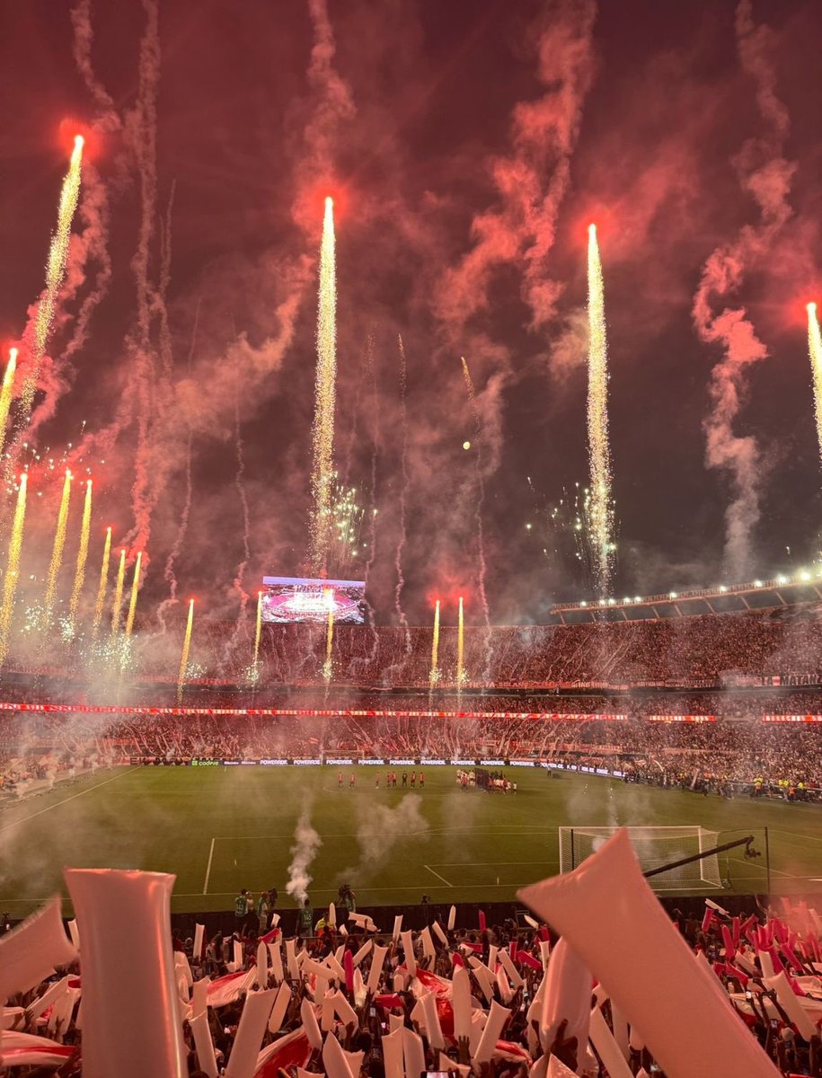 ¡HOY JUEGA RIVER, SEÑORES! 🐔

¡HOY LIBERTADORES! 🏆