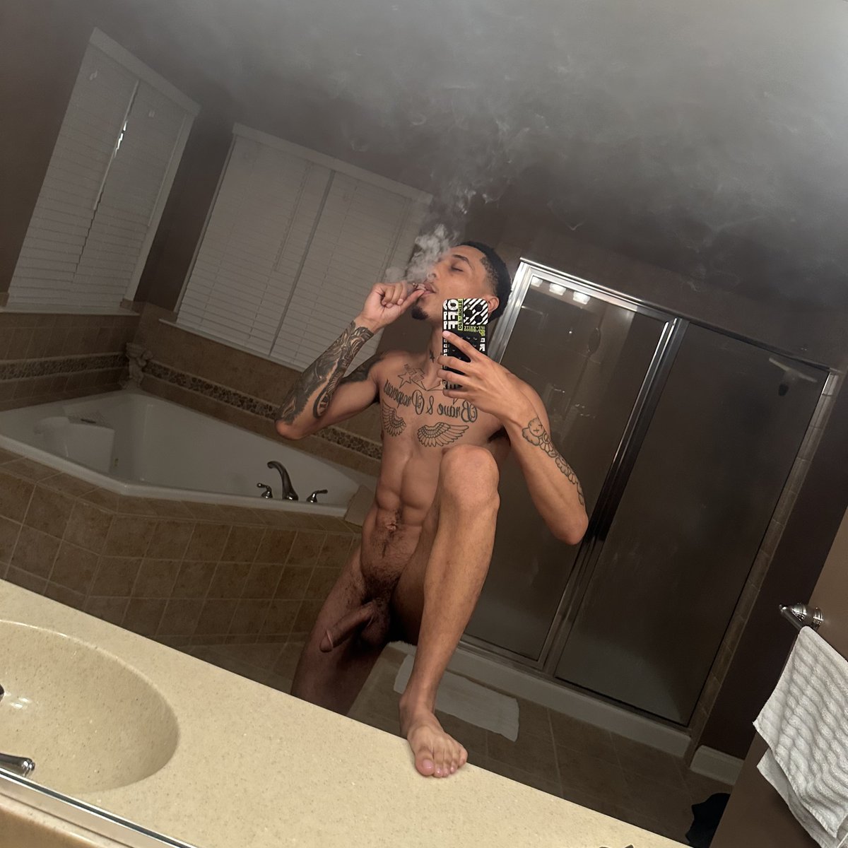 realjayhottie's tweet photo. Gn posting that 50k vid when i wake up + 2 more collabs #23 💫🎂 https://t.co/y0msAlm3xz