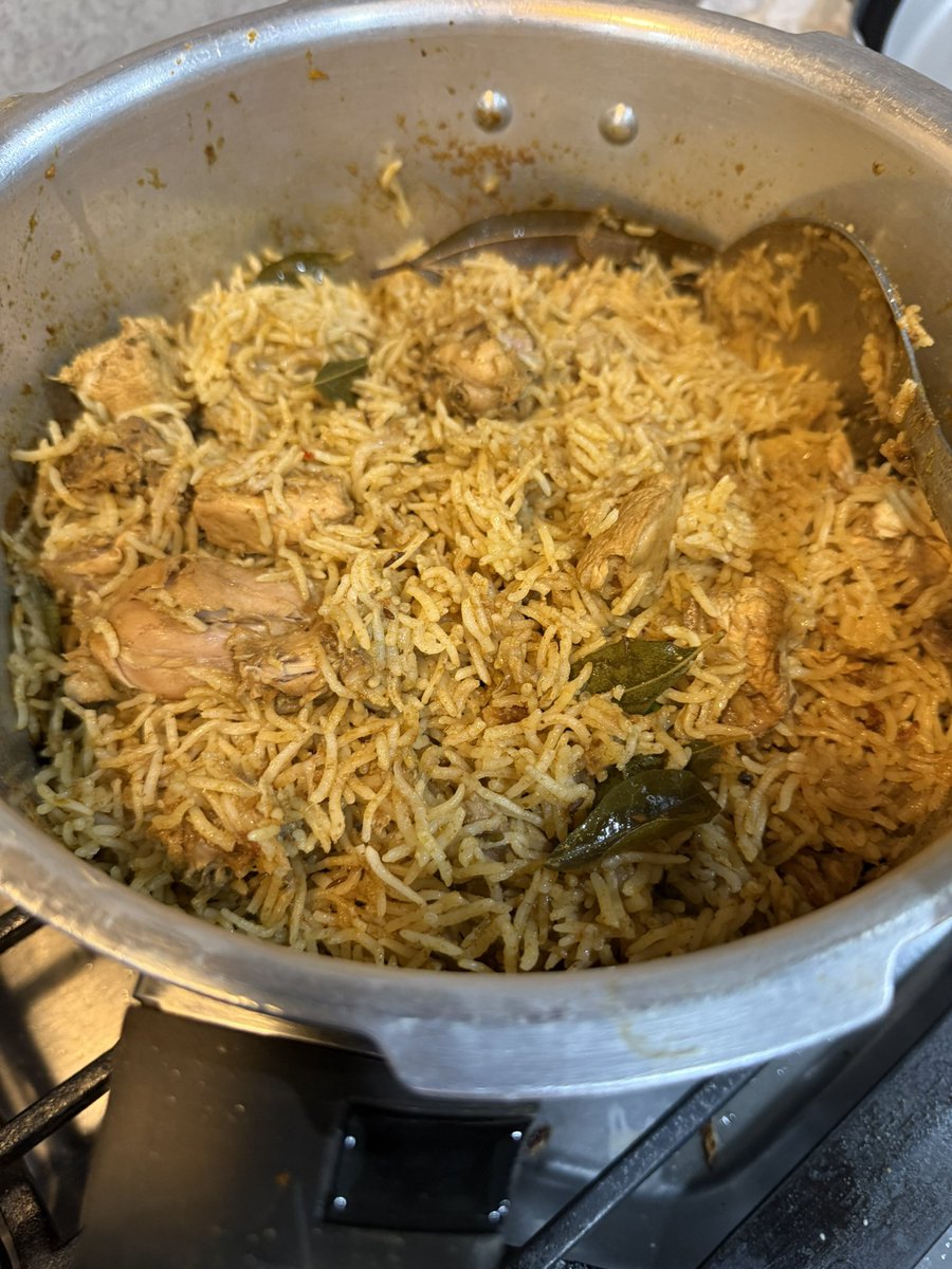 SrinuThePrince's tweet image. Birthday dinner 

#Coolie #HHVM Mutton &amp;amp; Chicken పలావు