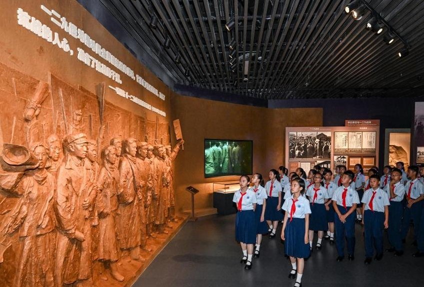 LightChasing6's tweet image. 中國國家博物館將於近期分別在北京、香港與相關單位聯合主辦“國際友人與中國抗戰——紀念中國人民抗日戰爭暨世界反法西斯戰爭勝利80週年”專題展和“萬眾一心 維護和平——紀念抗戰勝利八十週年展覽”。