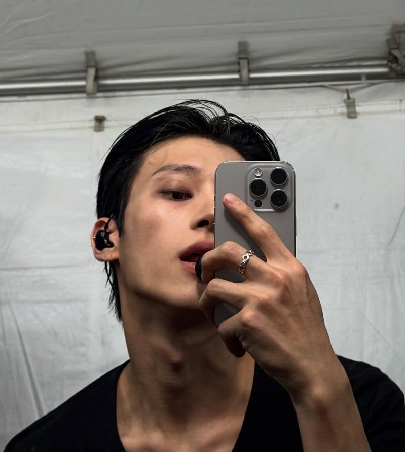 producedbyjoong's tweet photo. ㅤ.⋆𝐇𝐞'𝐬 𝐚 𝐬𝐢𝐥𝐯𝐞𝐫 𝐥𝐢𝐧𝐢𝐧', 𝐜𝐥𝐢𝐦𝐛𝐢𝐧' 𝐨𝐧 𝐦𝐲 𝐝𝐞𝐬𝐢𝐫𝐞.⋆

#ATEEZ #atiny #AtinySelcaDay #ATSD #WOOYOUNG  #에이티즈 @ATEEZofficial https://t.co/6a79QSpLoE