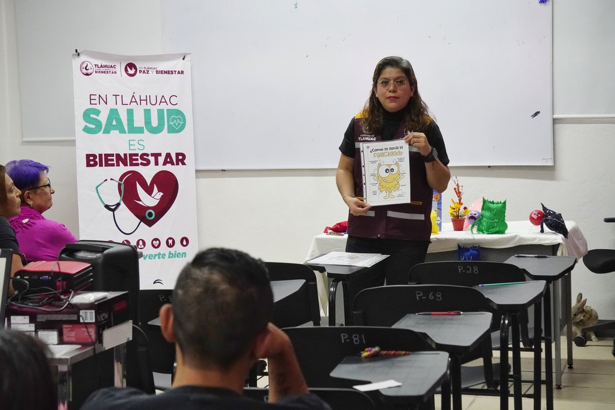 🌸🧠 Las emociones no se reprimen, se gestionan 💜

En nuestro taller, psicólogas compartieron herramientas para que las y los asistentes aprendieran a:
✔ Reconocer lo que sienten
✔ Expresarlo de manera sana
✔ Gestionar sus emociones para mejorar su vida

#BienestarEmocional