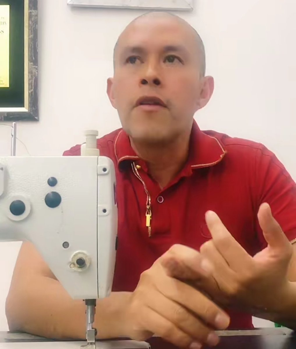 Eduardo Blass, diseñador de <a href="/ArnMercurio/">Aaron Mercury</a>, denuncia que la producción no está entregando los trajes que manda

En cambio, le están dando a Aaron Mercury trajes usados.

#TeamDía 🌞 #TeamNoche 🌛 #LCDLFMX #LCDLFMX3 #LaCasaDeLosFamososMx