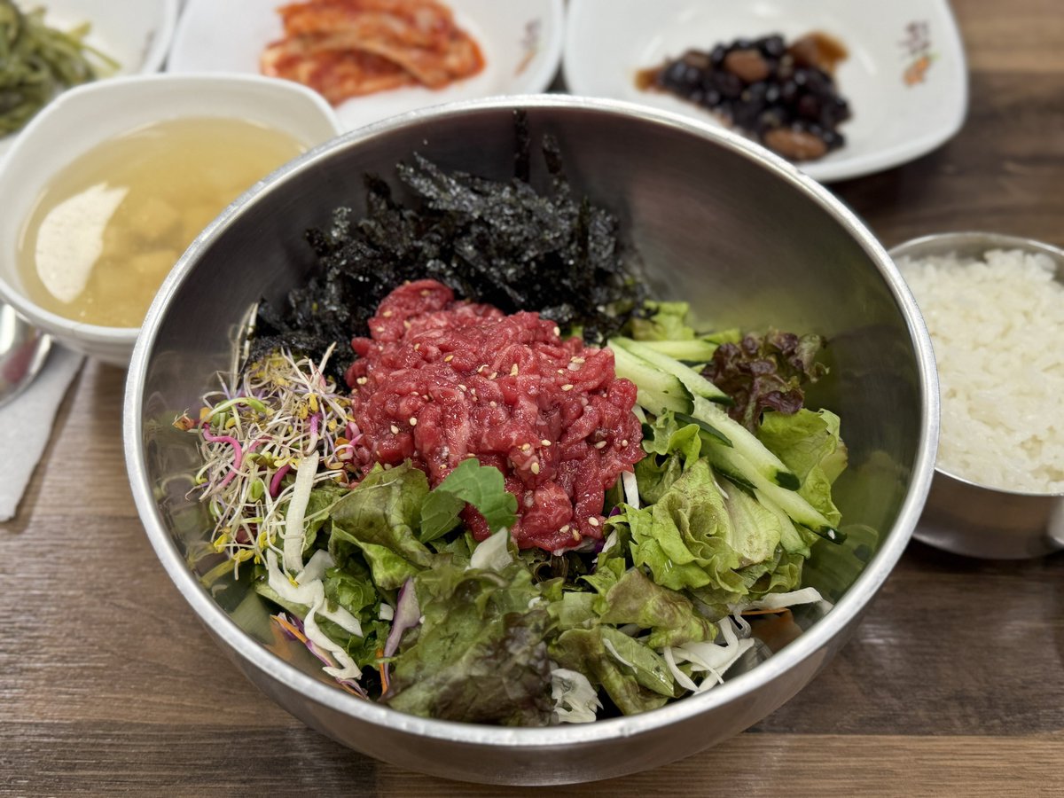 육회보빔밥 먹으러왔어요..