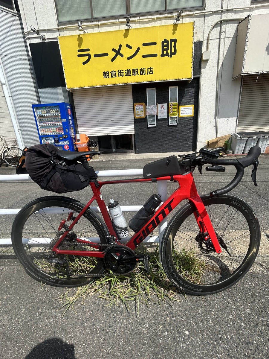 unkoman69's tweet photo. 東京から6日間、約1200kmの道のりを経てついにラーメン二郎朝倉街道駅前店到着！！
ラーメン二郎全店自転車訪問チャレンジ達成！！！！

#ロードバイク
#貧脚
#ラーメン二郎
#ラーメン二郎全店制覇
#ラーメン二郎全店自転車訪問達成 https://t.co/sa6a0mVXDI
