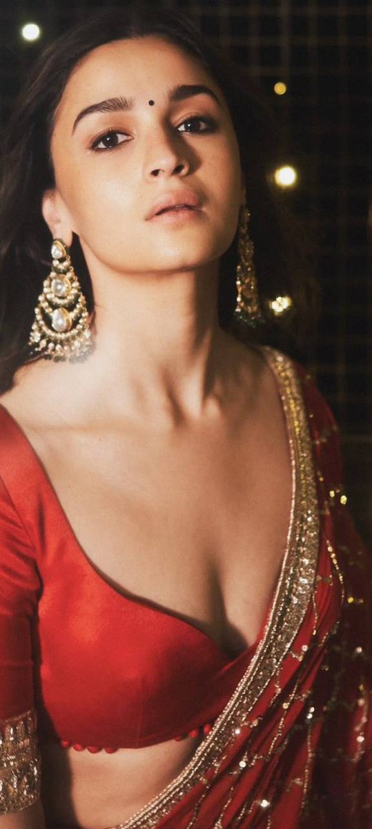 S981276's tweet photo. Alia Bhatt 🎀 https://t.co/toZLtgrrXV