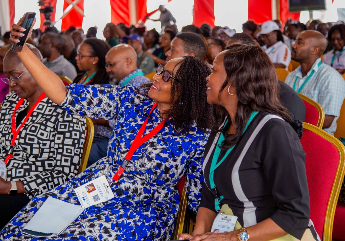 Amref_Kenya's tweet image. 📸Have you joined the #EWENE Selfie Challenge for Every Woman, Every Newborn, Everywhere?
A safe pregnancy and childbirth journey begins long before conception. It requires early care, informed choices, and a supportive community. Families, health workers, and leaders must stand…
