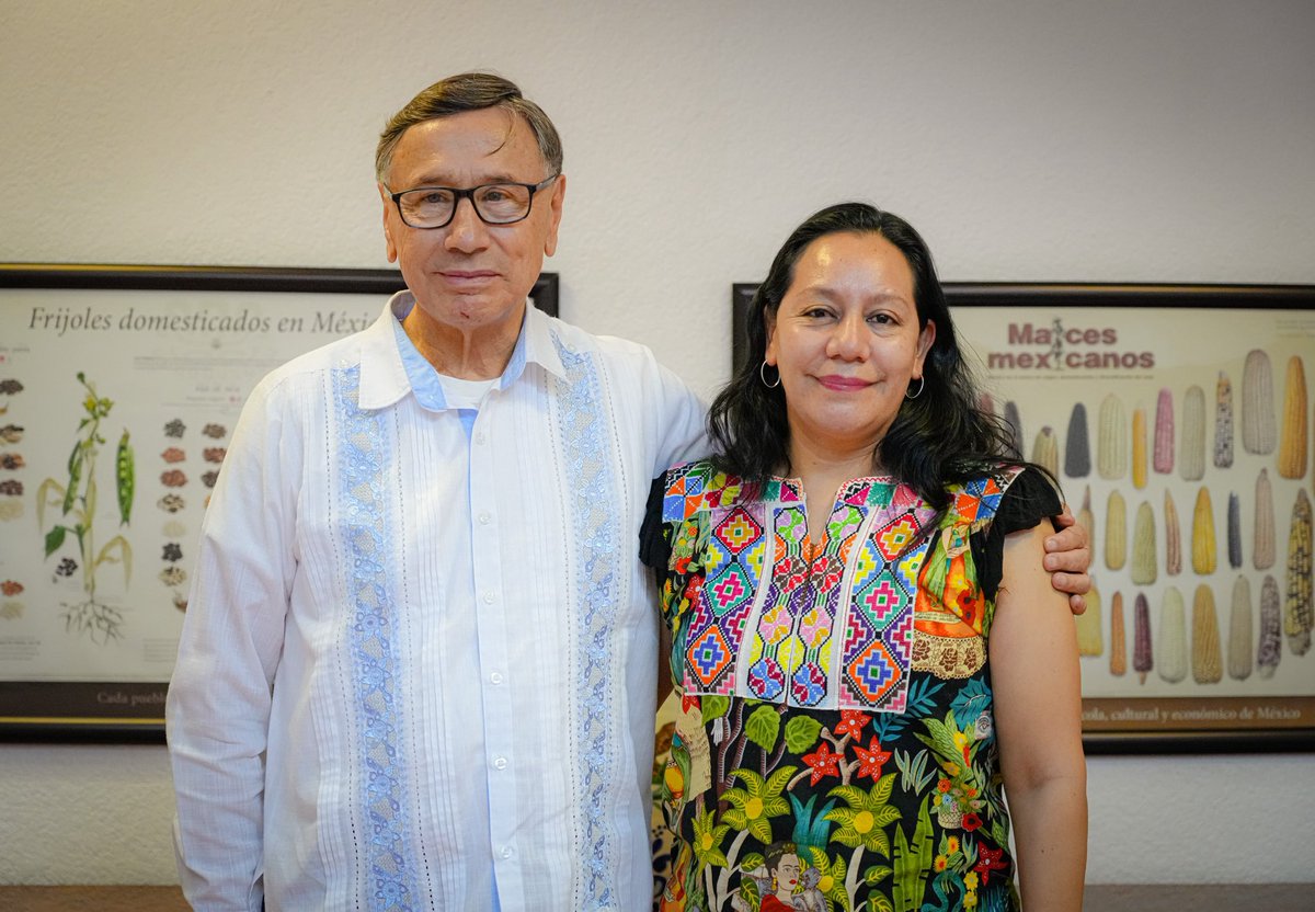 María Luisa Albores González (@mary_luisa_ag) on Twitter photo En un diálogo sostenido esta tarde con el titular de la <a href="/PAgraria/">Procuraduría Agraria</a>, <a href="/victor_suarez/">Víctor Suárez</a>, en las Oficinas Centrales de <a href="/alimenbienestar/">Alimentación para el Bienestar</a>, reafirmamos la convicción de que el trabajo coordinado entre instituciones es la vía para transformar las realidades del campo mexicano. 💚🤝🏽
En el En un diálogo sostenido esta tarde con el titular de la <a href="/PAgraria/">Procuraduría Agraria</a>, <a href="/victor_suarez/">Víctor Suárez</a>, en las Oficinas Centrales de <a href="/alimenbienestar/">Alimentación para el Bienestar</a>, reafirmamos la convicción de que el trabajo coordinado entre instituciones es la vía para transformar las realidades del campo mexicano. 💚🤝🏽
En el