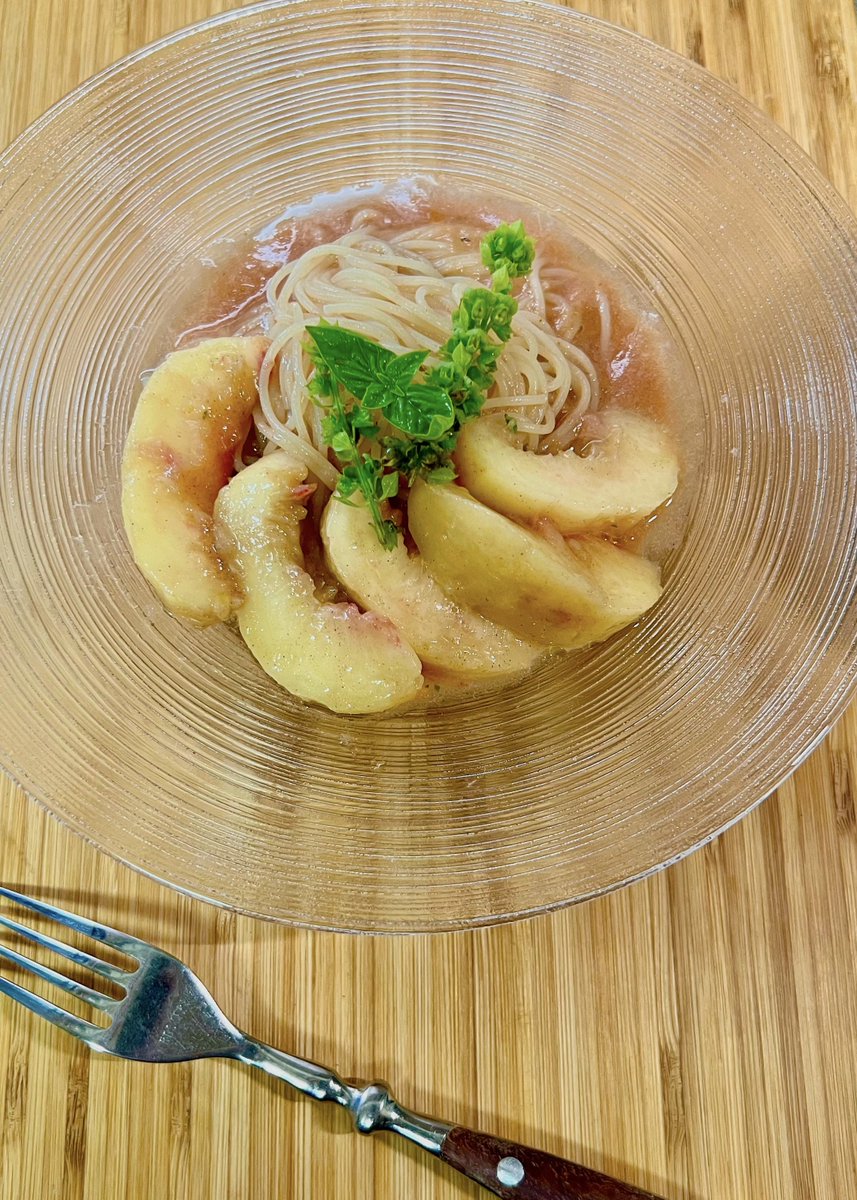 Hiyokko|料理×中文×日语 (@hiyokko_were) on Twitter photo 桃の冷製パスタ
昔ホテルのレストランで桃のパスタ食べてあんまり美味しくなくて、それ以降、遠ざかってたんやけど、ふとファビオさん<a href="/fabico0101/">ファビオ飯(イタリア料理人)</a> 、<a href="/fabiorecipe_app/">【公式】ファビオ飯レシピアプリ</a> のレシピなら美味しいのでは?!と思って作ってみた。 桃の冷製パスタ
昔ホテルのレストランで桃のパスタ食べてあんまり美味しくなくて、それ以降、遠ざかってたんやけど、ふとファビオさん<a href="/fabico0101/">ファビオ飯(イタリア料理人)</a> 、<a href="/fabiorecipe_app/">【公式】ファビオ飯レシピアプリ</a> のレシピなら美味しいのでは?!と思って作ってみた。