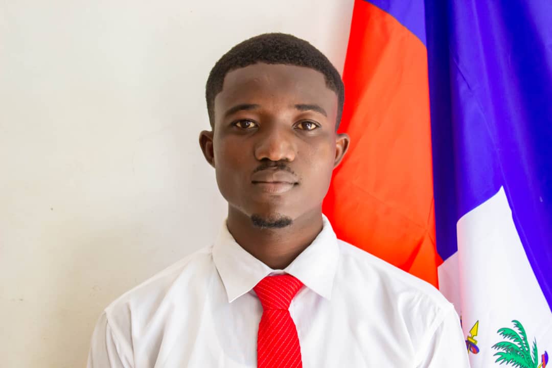 moles_pier61489's tweet photo. Puisqu' un engagé c'est celui qui a des visions positives, moi , Molès PIERRE, en tant qu'un vrai visionnaire, je m'engage fermement à travailler et collaborer pour que notre chère Haïti  retrouvera sa dimension glorieuse. #EDE #JeMEngage [@edehaiti2021] https://t.co/yHnSHhLlHT