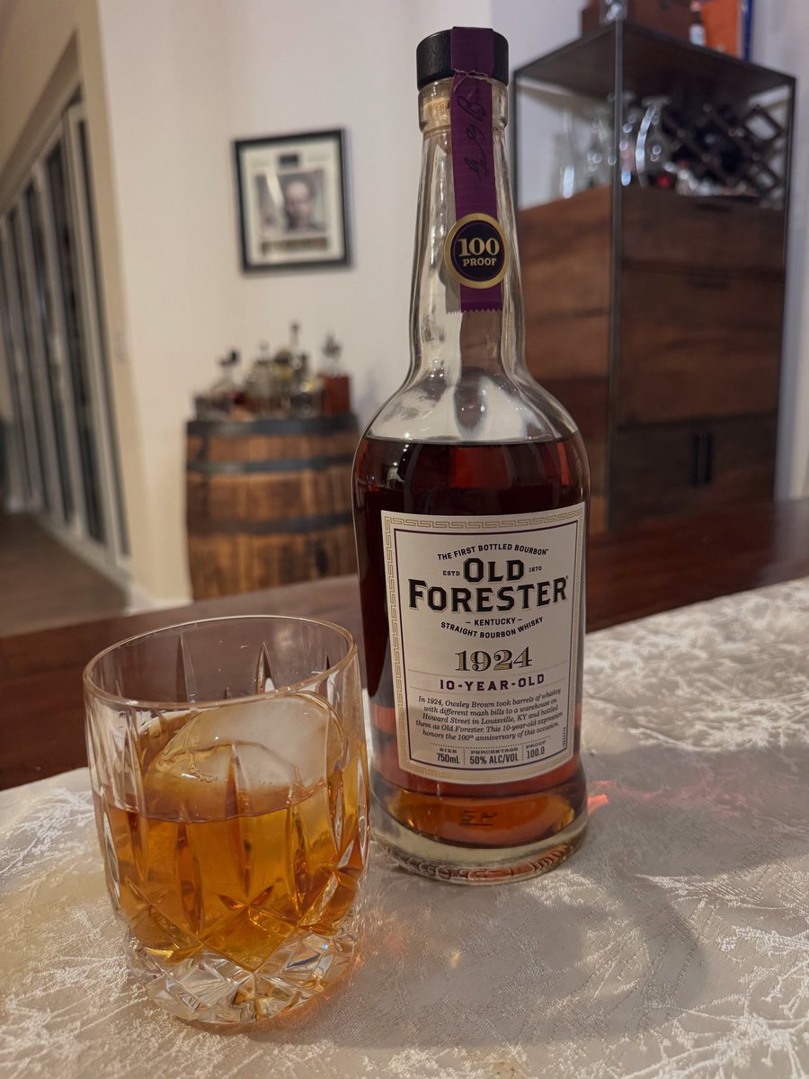 leebreard's tweet photo. Fresh Pop: Tonight’s pour Old Forester 1924 10 Year Old. @oldforester always delivers great Juice and this bottle is on point. Great floral and fruit notes on the nose, the spice notes hit on the tongue but are muted, the finish brings in the warm tobacco Kentucky hug. https://t.co/lHUq5Lpsvf