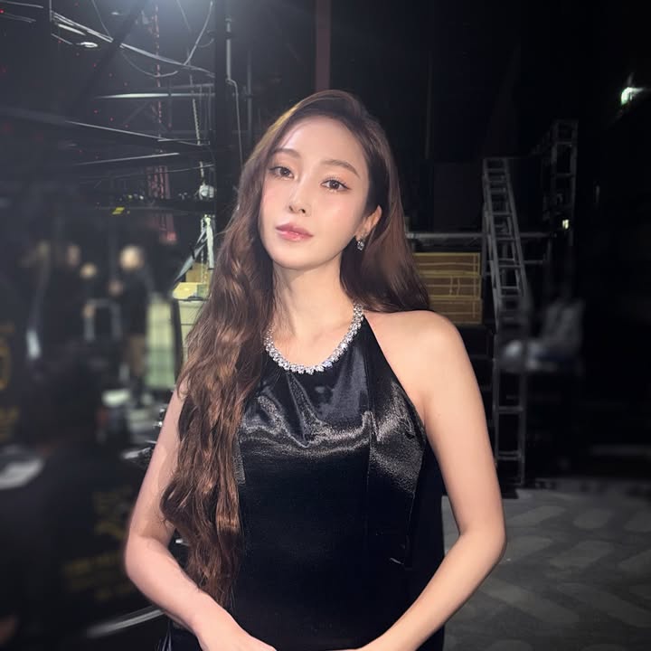 jessica's new ig post 🖤