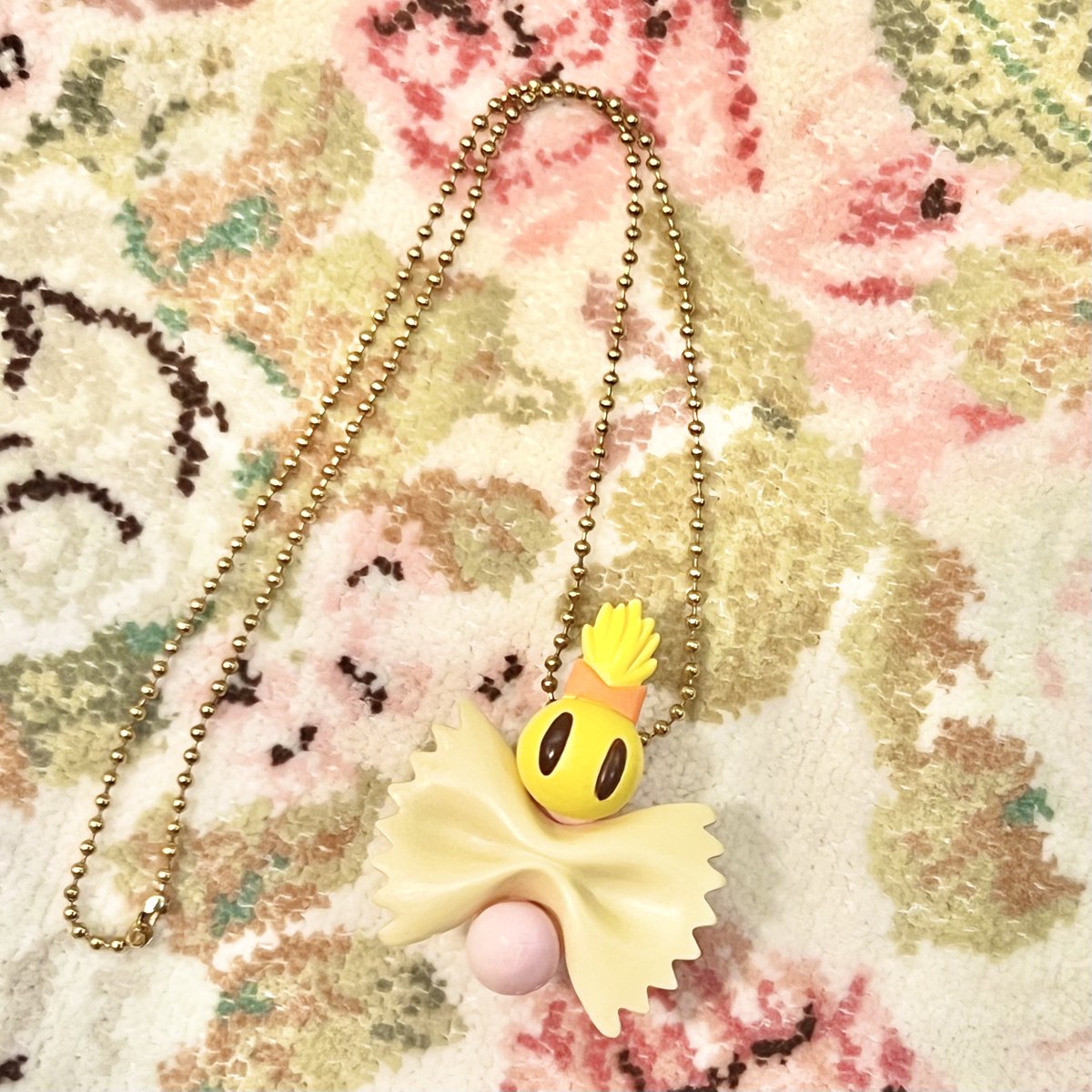 こちらはニャッキ大好きスタッフが、懐かしのカプセルトイを、アレンジしたもの🌸チェーンを、ネックレスの長さのものと、付替えただけ💖 #ニャッキ30周年 #ニャッキ #ニャッキグッズ #ニャッキのカプセルトイ #ニャッキとマカロニ