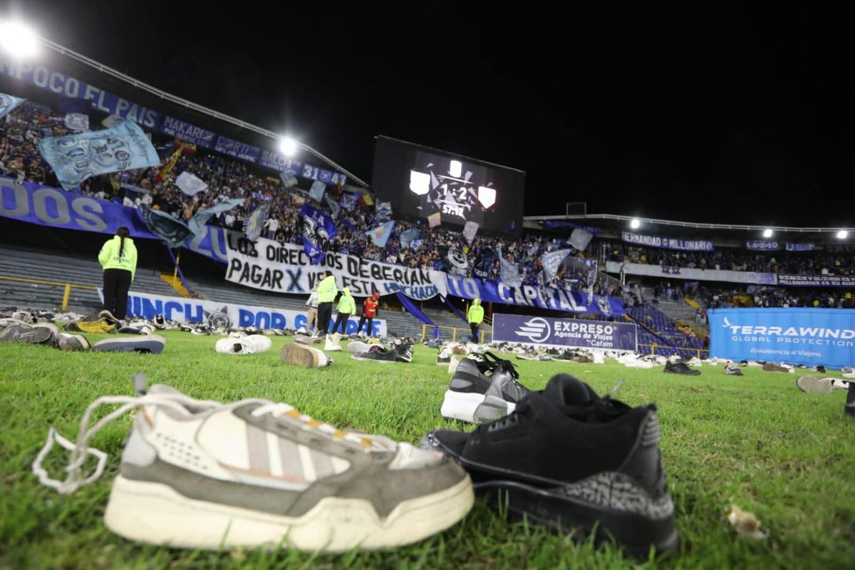 Los familiares de hinchas de Millos en Bogotá que mañana les falte un zapato, pase a buscarlo a objetos perdidos en El Campin.