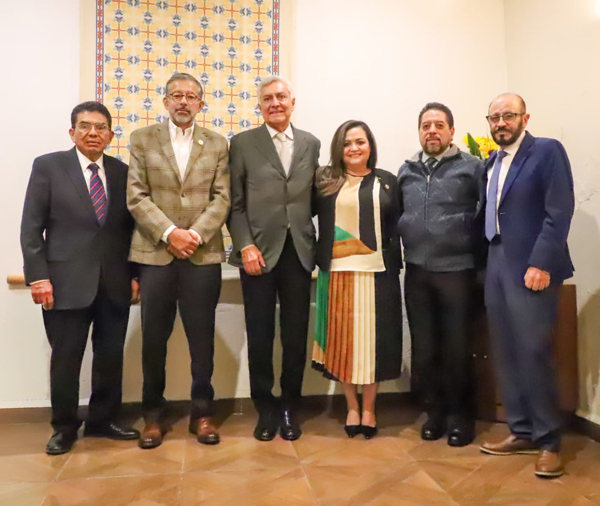 TFCA_mx's tweet photo. El Magistrado Presidente del @TFCA_mx el Lic. @CristobalASolis , se reunió el pasado 19 de agosto con la Federación Democrática de Sindicatos de Servidores Públicos (FEDESSP) para seguir impulsando la libertad democrática sindical.
#JusticiaLaboral #TFCA #FEDESSP https://t.co/c39jRgmDEq