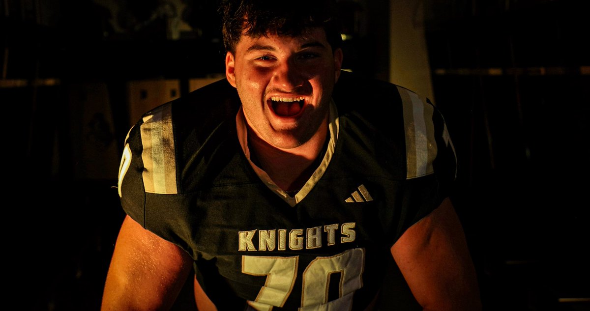 Txheadhunter43's tweet photo. Getting ready for Senior Year!!! Bout to pop off! Proud of this kid right here and can’t wait to watch the continued growth on the field. #70 #Armorup #Knights #EMHS @Austin_James08 https://t.co/aAn0qK6fTb