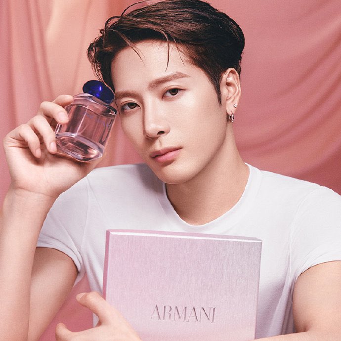JacksonWang_IND's tweet photo. 250821 Weibo 阿玛尼

Jackson Wang for Armani MY WAY perfume 

#JacksonWang https://t.co/gPoYw13V4H