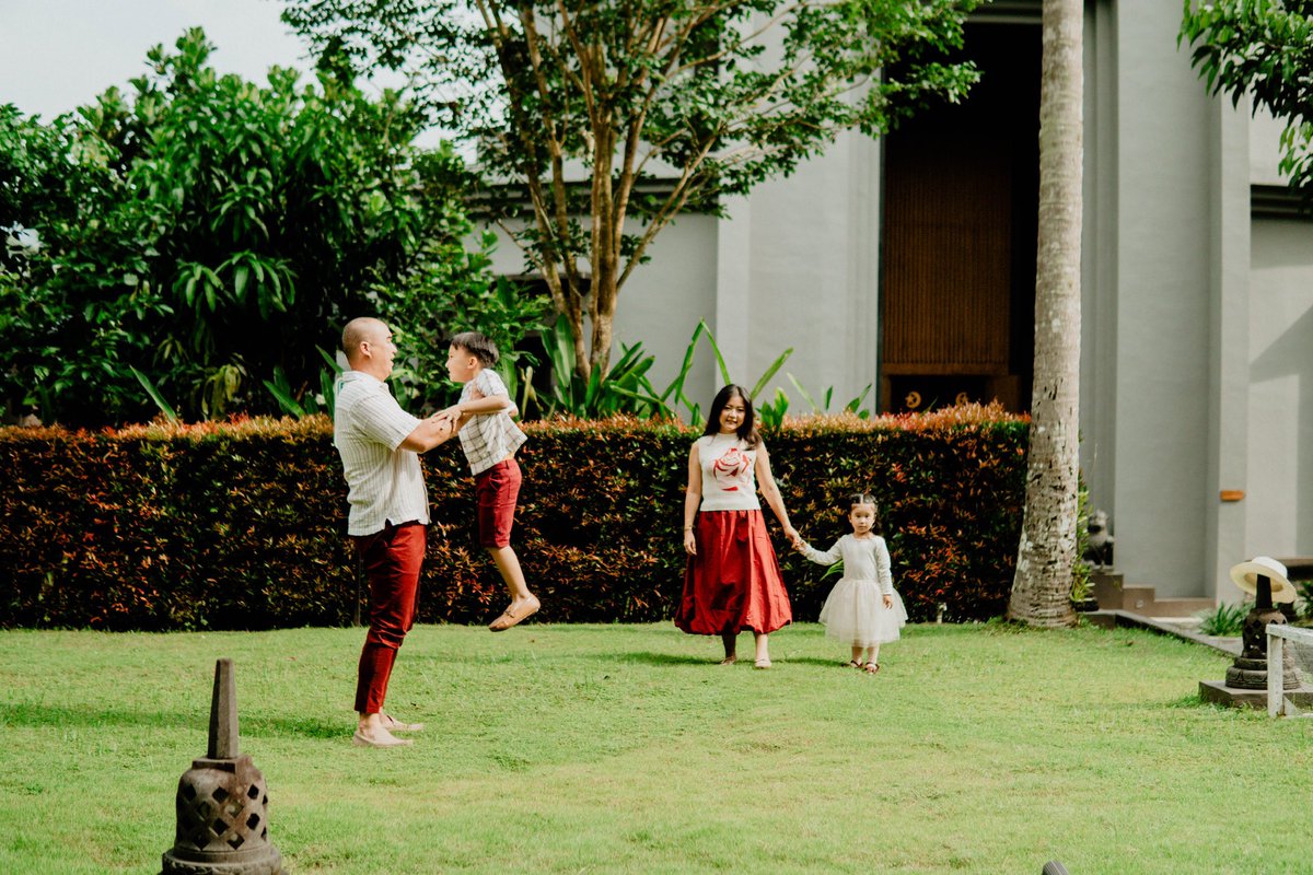 Andrysiantury's tweet photo. Pengen foto family lagi deh, adakah yang berminat? 

#familyphotoshoot #family #fotokeluarga https://t.co/36Sf5WDmgM