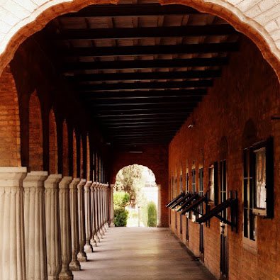 koolkopper's tweet photo. This is a beautiful photograph of the verandah in front of the library and the 4th-Year Class of my Alma Mater, Edwardes College #Peshawar. We spent a lot of time reading newspapers, gossiping, and waiting between the lectures. If I close my eyes, I can still imagine Dr. Edmonds, our Principal, appearing from nowhere and chasing us to our classrooms.