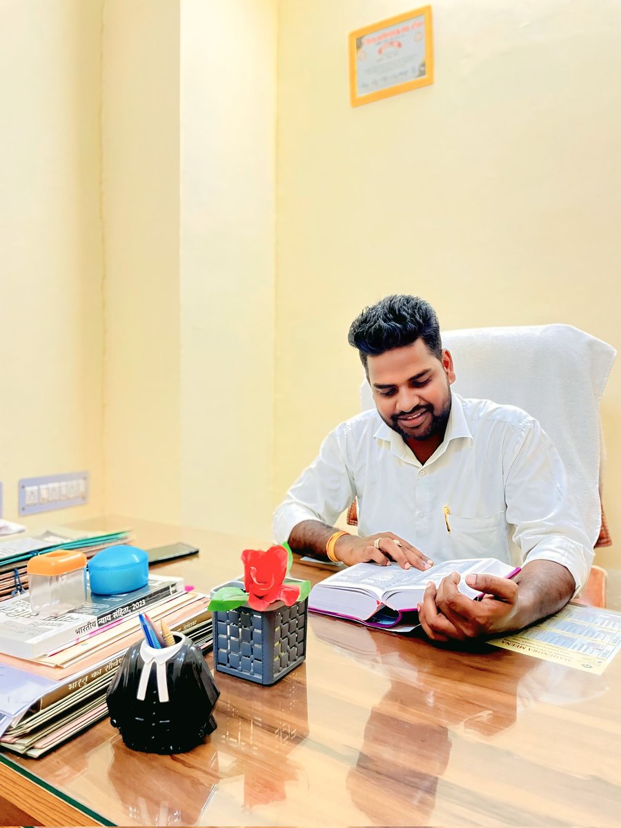 #एक बार #वकालत से #इश्क़ करके देखो #तलवार का #मुकाबला #कलम से करने लगोगे...!!
<a href="/TordaAdv1/">Adv Vinod Torda</a>