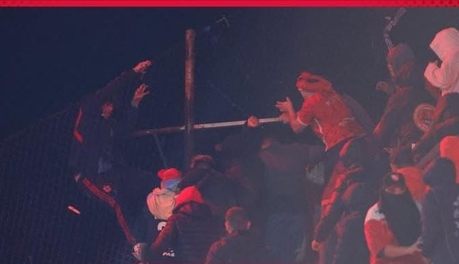 🚨 ÚLTIMA HORA!!! Que esta imagen recorra todo el mundo y que vean como hinchas de #Independiente MATARON A HINCHAS DE LA U
👉 Al menos 4 FALLECIDOS. 1 menor de edad. VERGÜENZA es poco. INACEPTABLE!! 
#UdeChile #Independiente #Sudamericana2025 #VamosLaU