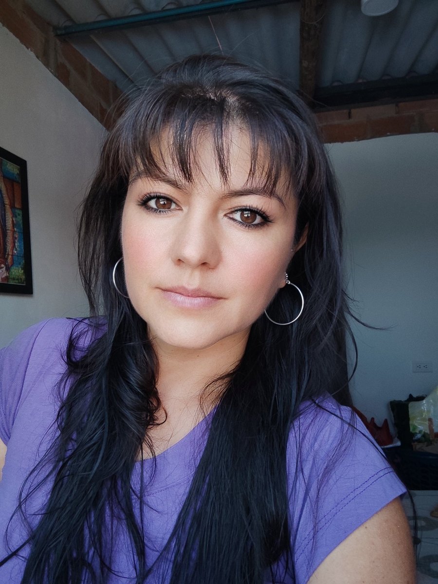 gipaoo's tweet photo. 💕Por suerte, no estoy hecha de cristal sino de arcilla; por eso cada vez que me quiebro las manos del alfarero me reconstruyen🤍✨ https://t.co/Kgx1rpfoAB