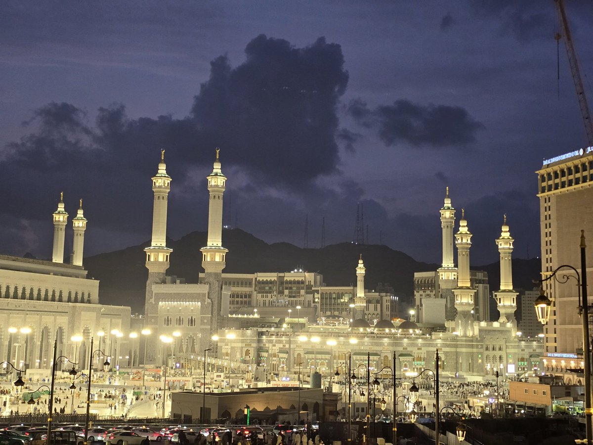sukkaryeater's tweet photo. After fajr.... https://t.co/2ayQgQUwE4