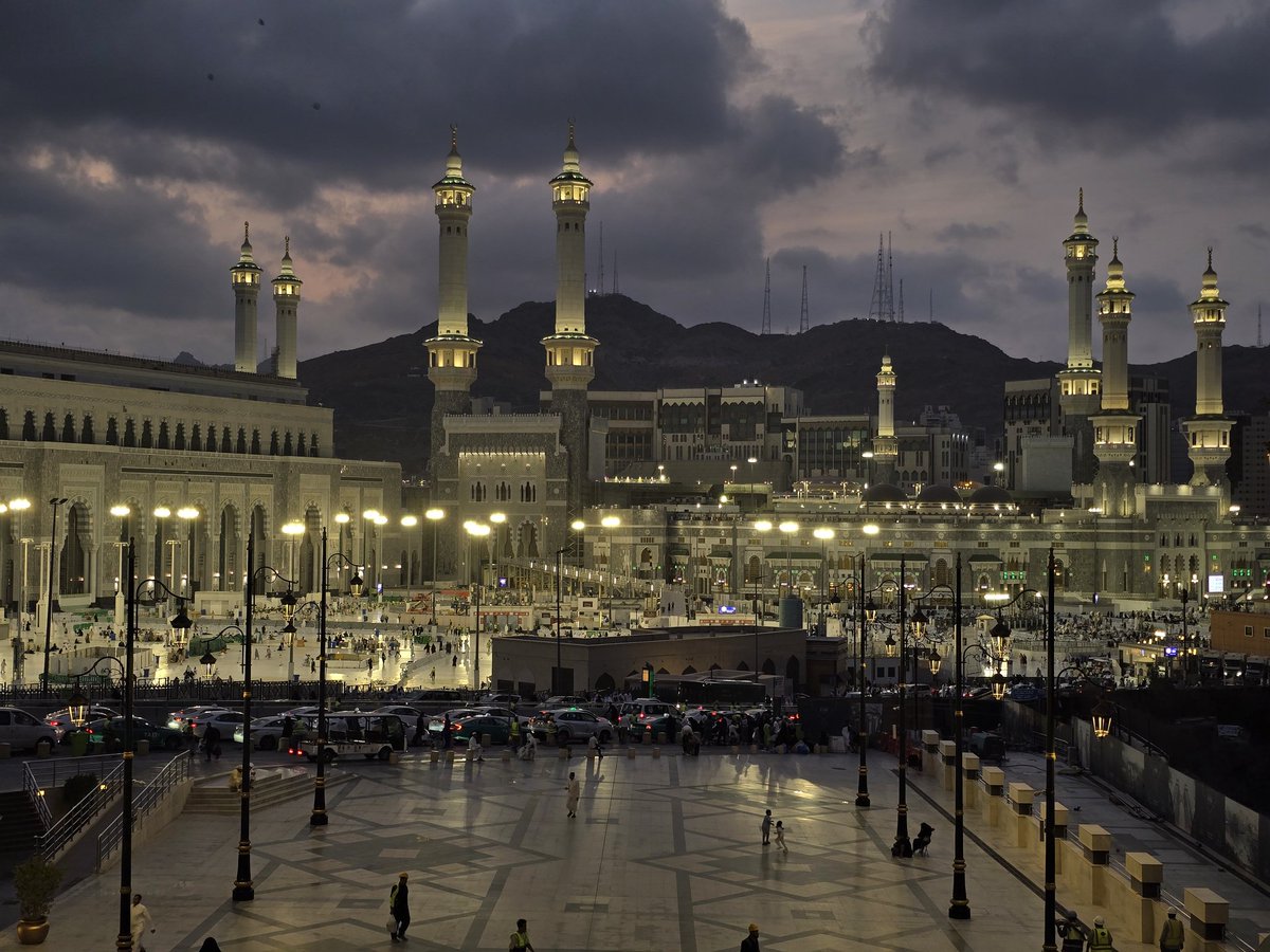 sukkaryeater's tweet photo. After fajr.... https://t.co/2ayQgQUwE4