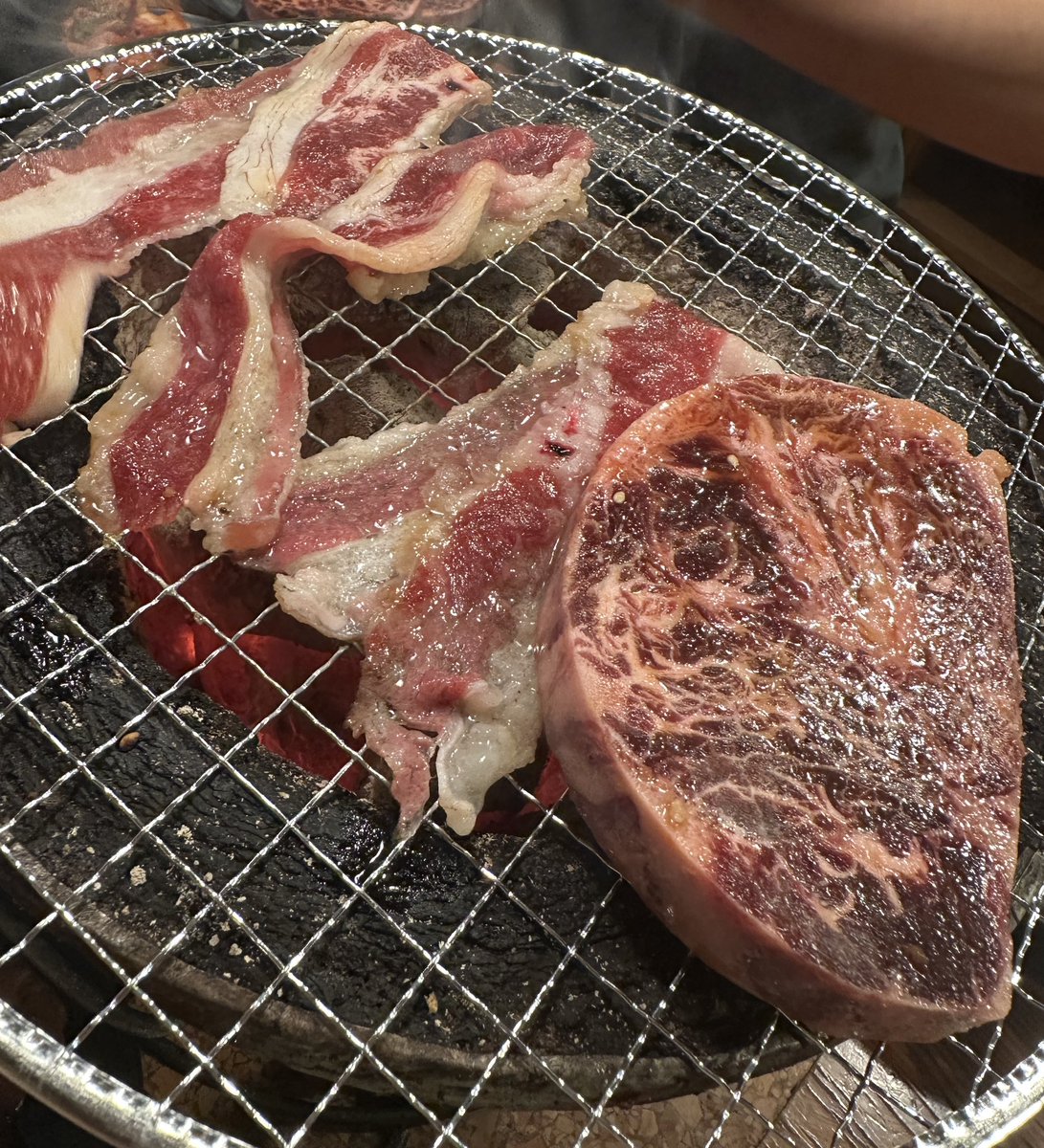 昨日の夜誘惑に負けて焼肉を食べた罪深いやつはわたしです🍖😭

今日は朝ごはんC COFFEEに置き換えたので、これで許していただけますでしょうか・・・
もしくは昨日の焼肉をXに貼るので、
食べた分のカロリーが少しでもここで消費されますように・・・💧