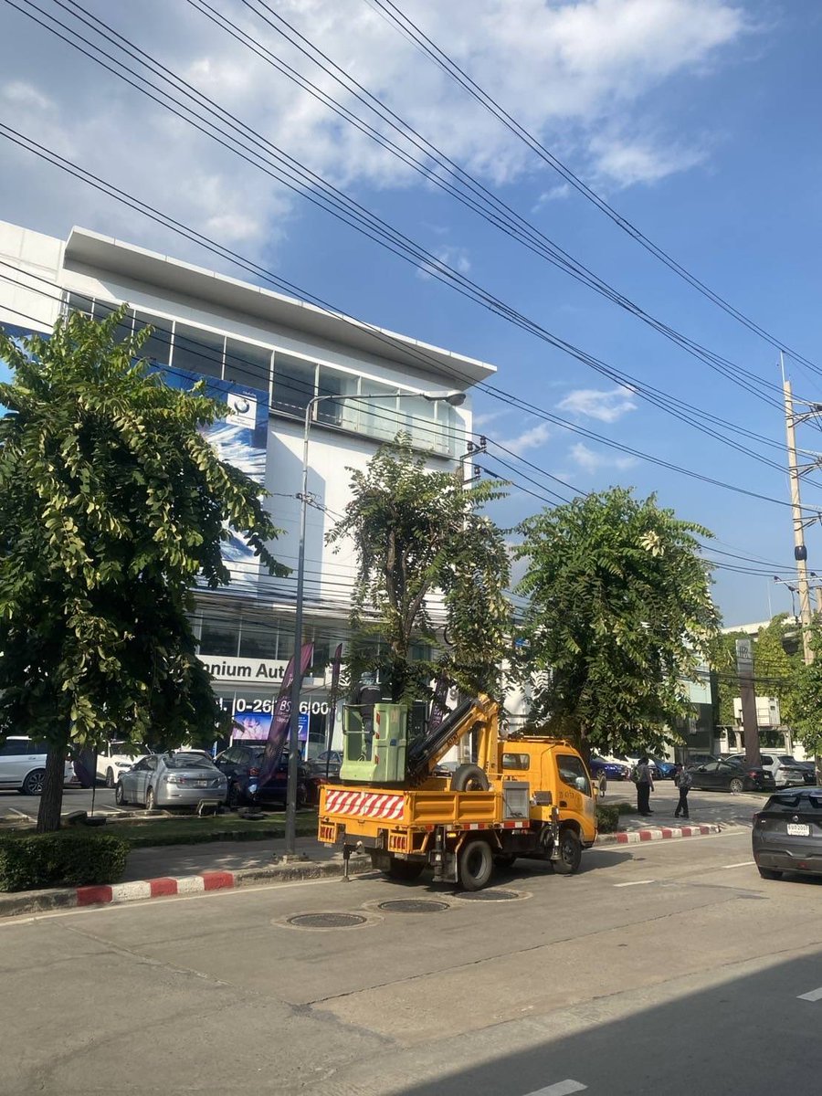 TopPutthipat's tweet photo. https://t.co/5Im2Y5PMyC
✅ ขอแจ้งรายงานการดำเนินการครับ
ได้ดำเนินการตรวจสอบแก้ไขไฟฟ้าแสงสว่างบริเวณถนนพระราม3 แล้ว ซึ่งบริเวณดังกล่าวอยู่ในพื้นที่เปิดปากบ่อนำสายไฟฟ้าลงดิน ของ กฟน. จึงมีการเคลื่อนย้ายกิ่งโคมเพื่อหลบหลีกเครื่องจักรขณะปฎิบัติ

ส.ก.ท๊อป 
พุ￼ทธิพัชร์  ธันยาธรรมนนท์ https://t.co/ENWYKfU7gd