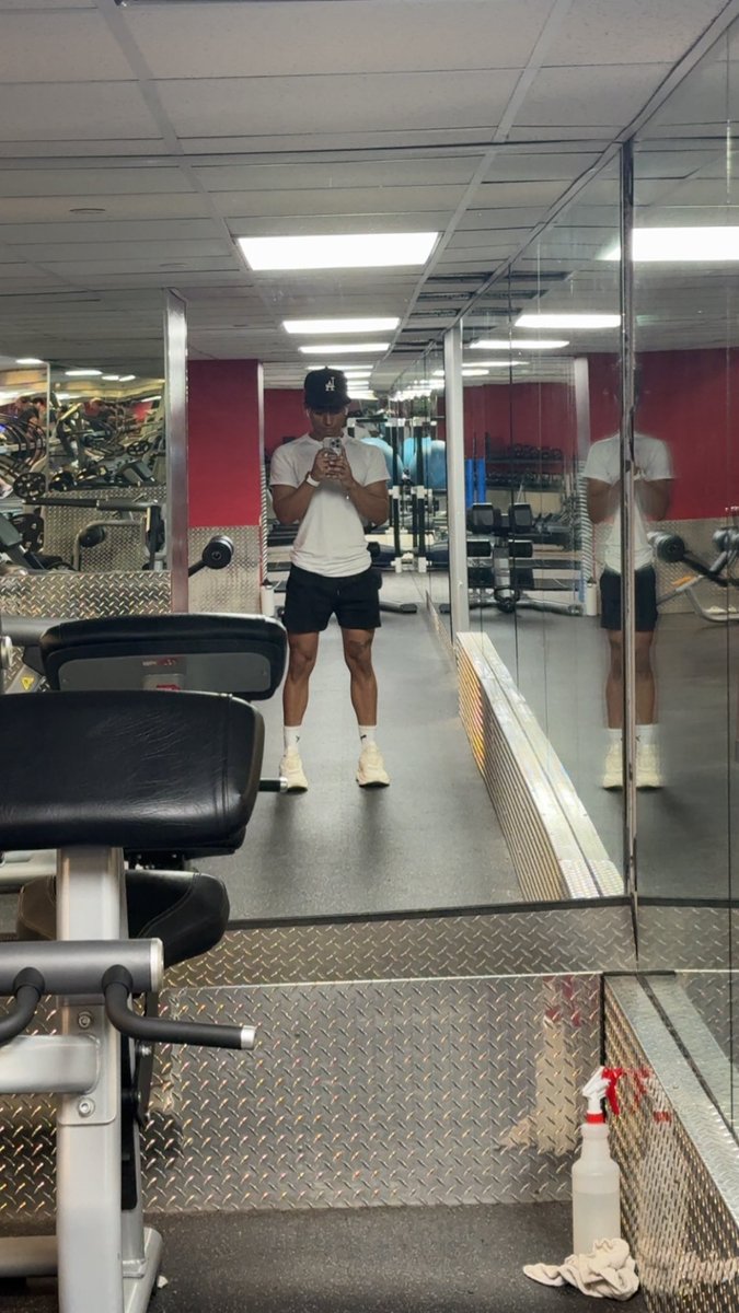 simriac_'s tweet photo. Gym hit hard today #gymrat https://t.co/XvsUg07bvv