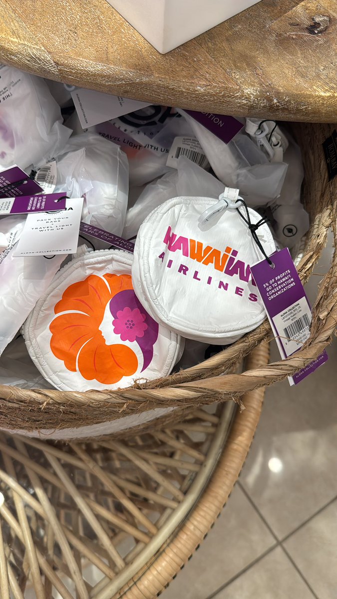 MomoRock2017's tweet image. ミニポーチを買うのだ😇
#alohaCollection
#2025年ハワイ