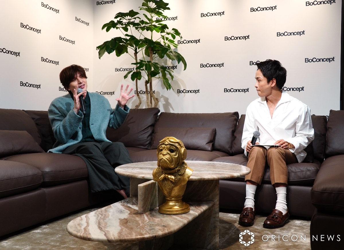 城田優、約400万円のソファ中心に 空間プロデュース 私物を取り入れた