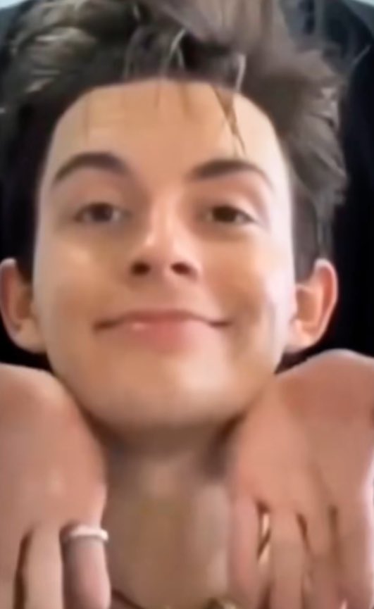 Cinnamon roll，Cupcake，Hot Chocolate，anyway jonny is some kind of delicious food