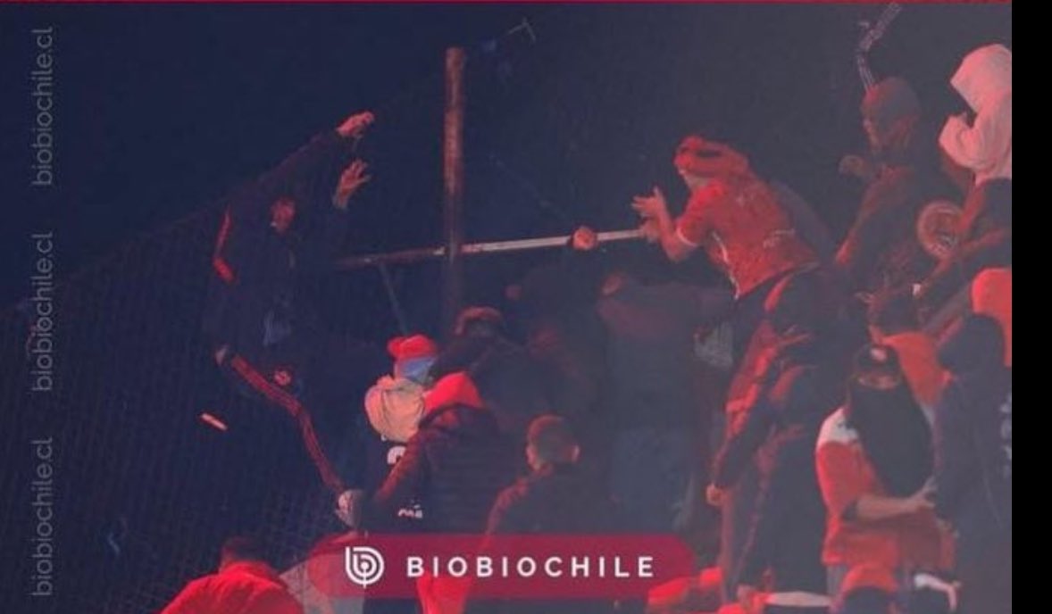 CasulloMartin's tweet photo. No digan que “se tiró”, es “lo tiraron”. 

#Independiente #laU https://t.co/JpDoTKvdVc