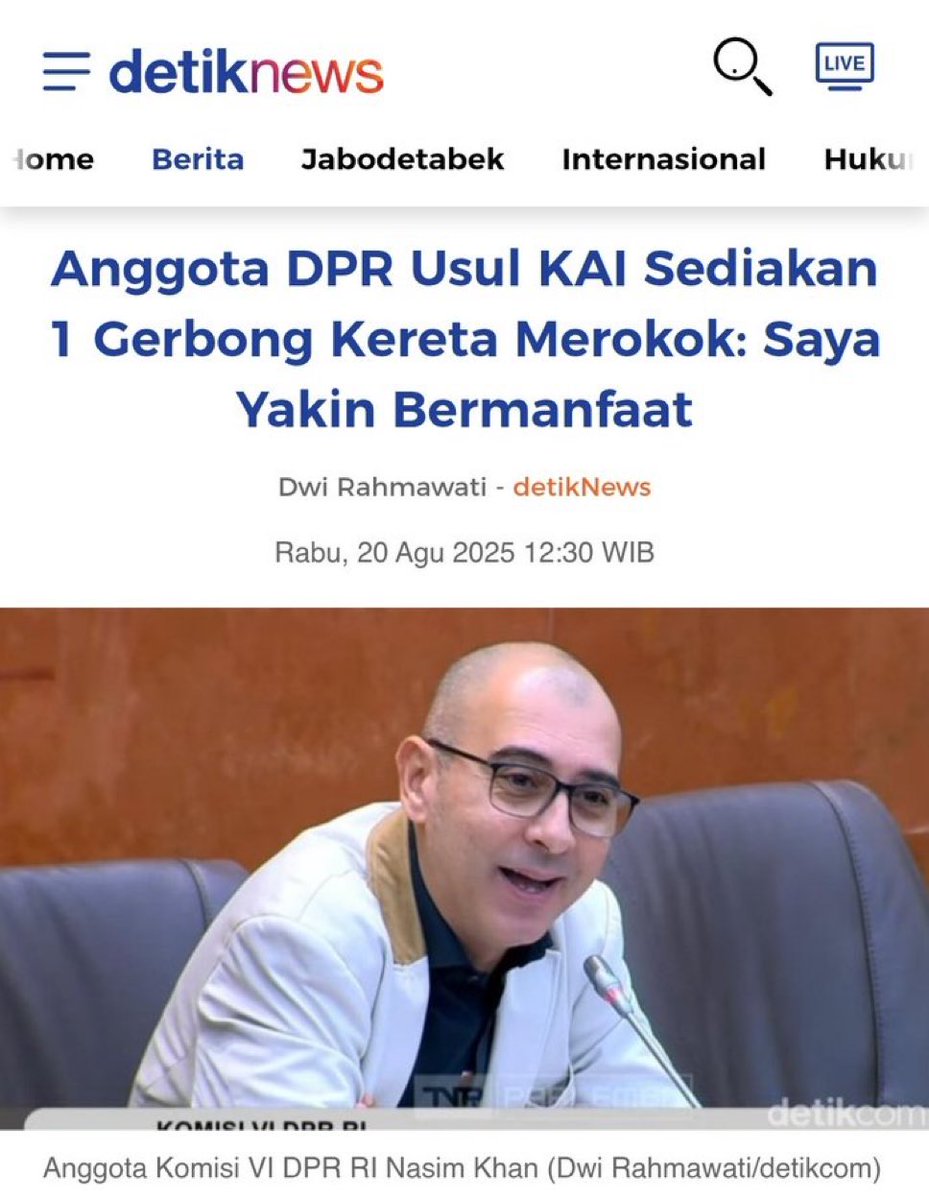 MafiaWasit's tweet photo. Di saat para PSSi, PT LIB dan SUporter udah MUlai kampanye #TribunTanpaAsapRokok eh Anggota DPR-nya malah peak… https://t.co/bK4zLuRCdP