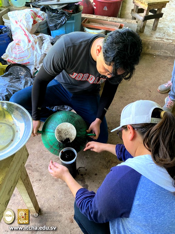#ITCHA_Noticias | Visita de estudiantes de Téc en Agroindustria a escuela San Isidro Labrador para aprender a elaborar productos medioambientales orgánicos. #ITCHA #Noticias