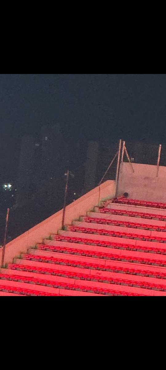 AgustinBar228's tweet photo. #ESPNF10 no defiendo a nadie quiero apuntar a la Conmebol por la mala organización de este partido no sirven para una mierda @CONMEBOL  dedíquense a otra cosa porque esto que pasó hoy en el partido de Independiente vs La U de chile no se tiene q volver a repetir 
Acá unos videos https://t.co/U796kaq8QI