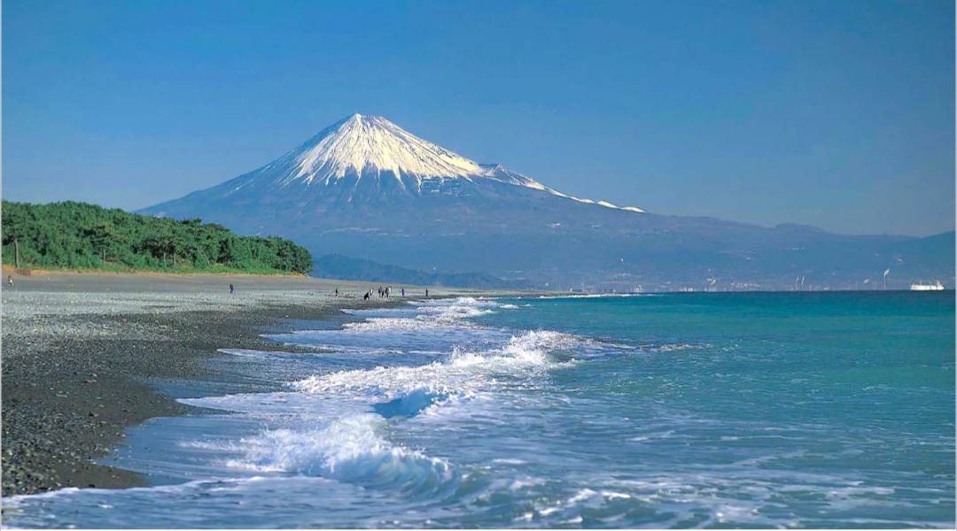 ZING_LIPDRUMS's tweet photo. #クリラジ
富士山とコラボできる映えスポット3選！
薩埵峠（さったとうげ）：歌川広重の浮世絵にも描かれており、永谷園のお茶漬けのおまけカードにも登場
日本平ホテル：特大ガラス越しに見る富士山は圧巻
三保の松原：世界遺産に登録！ここも外せない！ https://t.co/UjeHILjY11