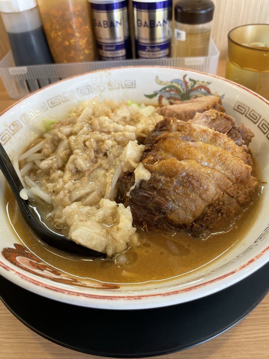 🍜378杯目🍜 今回は豚山神保町店のミニ豚ラーメン(ニンニクヤサイ